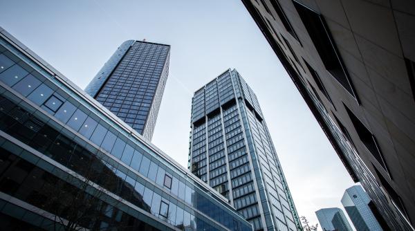 JP Morgan face pași uriași în cursa pentru inteligența artificială