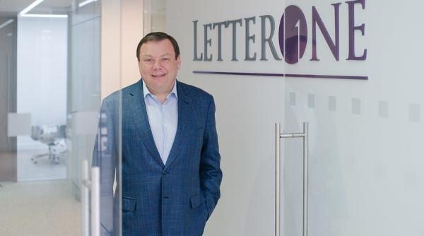 Oligarhul rus Mikhail Fridman cere despăgubiri de 16 miliarde de dolari Luxemburgului, pentru activele îngheţate