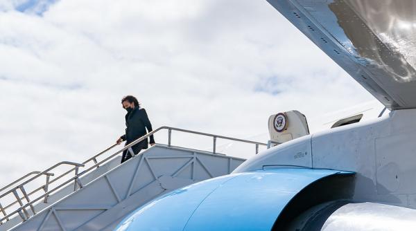 Kamala Harris a cheltuit deja de 10 ori mai mult decât Donald Trump