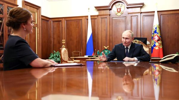 Verișoara lui Putin, o stea în devenire la Ministerul Apărării