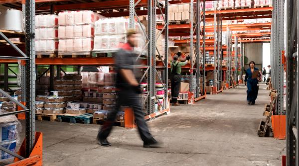 Scădere a cifrei de afaceri din comerţul cu ridicata