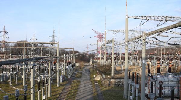 România ”se ține tare”. Avem și azi cel mai mare preț la energie electrică