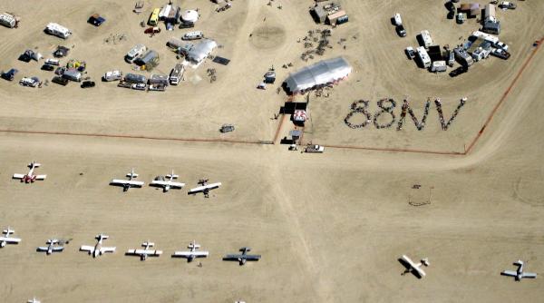 Sute de avioane au sosit la cel mai luxos festival de muzică din lume 