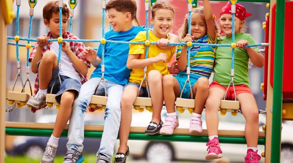 Alocațiile pentru copii. Adrian Negrescu: Nu irosiți acești bani! Investiții fără bătăi de cap