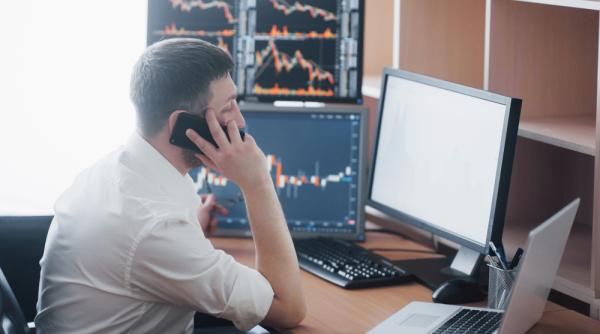 Bursele europene au scăzut luni, în așteptarea datelor economice din această săptămână