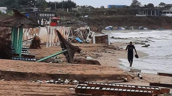 Asigurătorii au primit peste 230 de cereri de despăgubiri după furtuna din Dobrogea