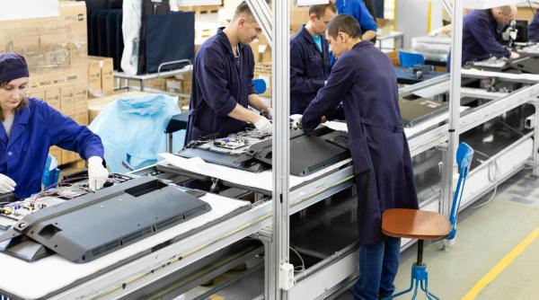 Creștere moderată a comenzilor noi din industria prelucrătoare în primele șapte luni ale anului