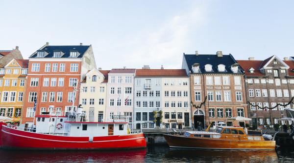 Orașul Haga ia cu asalt reclamele pentru combustibili fosili