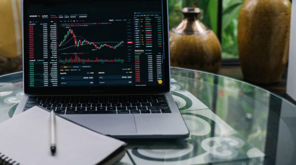 Perfomanțe slabe pentru bursele europene în ultima sesiune de tranzacționare a săptămânii 