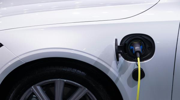 Turcia pune frână importurilor de vehicule hibride plug-in