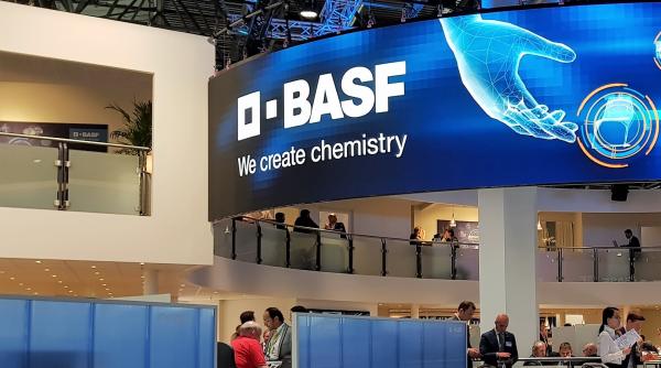 Gigantul BASF, schimbare de direcția. Va vinde unele activități 