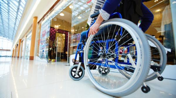 Noutăți pentru persoanele cu handicap: Acces mai facil la transportul gratuit