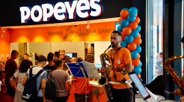Popeyes deschide un nou restaurant cu muzică live din New Orleans