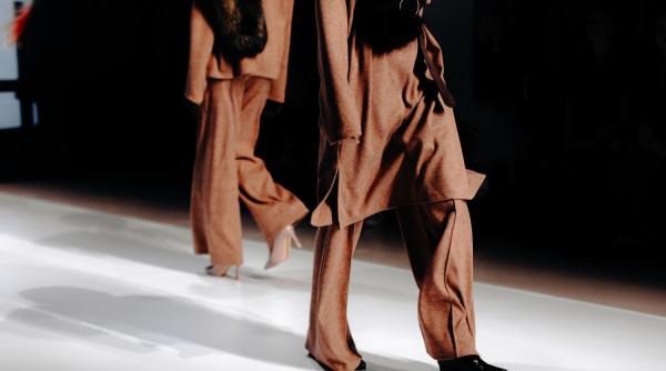 Activiștii pentru drepturile animalelor au întrerupt prezentarea de modă Hermès de la Paris