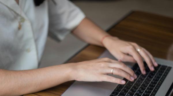 Casa Naţională de Pensii, informare despre femeile care pot beneficia de reducerea vârstei standard de pensionare