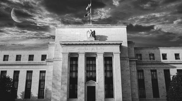 Specialiştii avertizează: O greşeală a Fed, principalul risc care ar putea submina economia SUA în următorul an