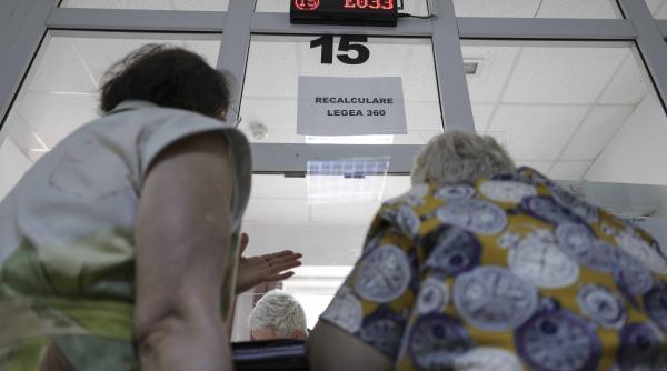 Trecerea de la pensia de invaliditate la pensia pentru limită de vârstă, explicată de CNPP