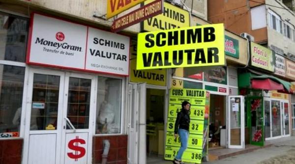 Cursul valutar. Evoluții minore pentru euro, dolar și aur