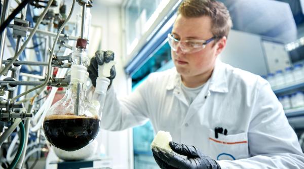 Germania vinde, pentru 12 miliarde euro, una dintre bijuteriile industriei chimice 