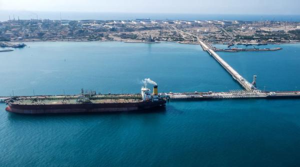 Petrolierele iraniene fug de frica loviturilor israeliene