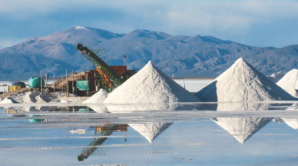 Rio Tinto cumpără Arcadium Lithium pentru 6,7 miliarde dolari. Tranzacția uriașă care va schimba piața vehiculelor electrice