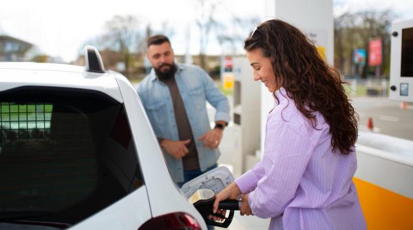 Prețul benzinei și al motorinei în prima zi de weekend