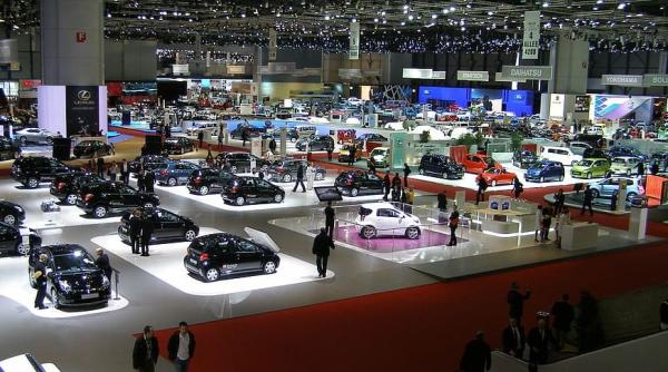 Constructorii de vehicule electrice europeni și chinezi, față în față la salonul auto de la Paris