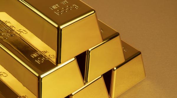 Goana după active refugiu împinge aurul spre o nouă valoare record 