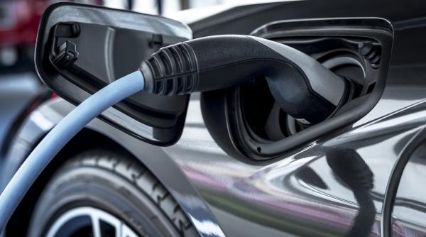 China apelează la Cehia pentru a o ajuta să rezolve disputa cu UE pe seama maşinilor electrice