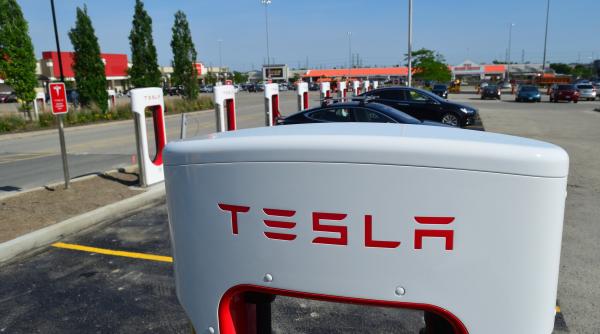 Controverse pe seama maşinii electrice Tesla de 25.000 de dolari