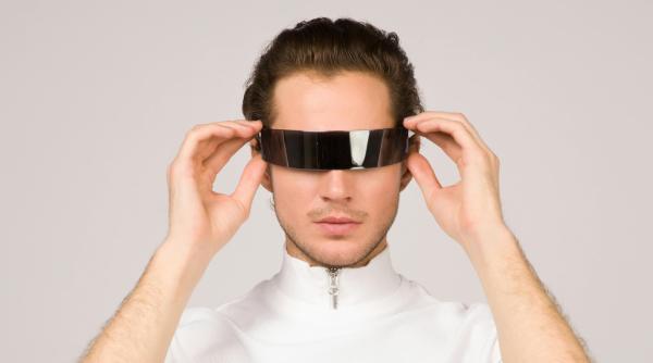 Cea mai controversată invenţie a momentului: Ochelarii care îți dezvăluie numele și adresa în câteva secunde