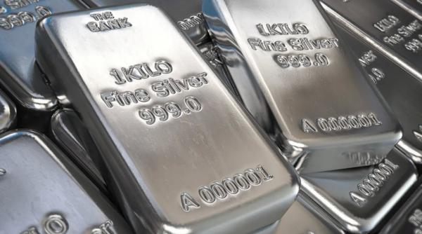 Două motive esențiale pentru a investi în argint, ”aurul săracului”