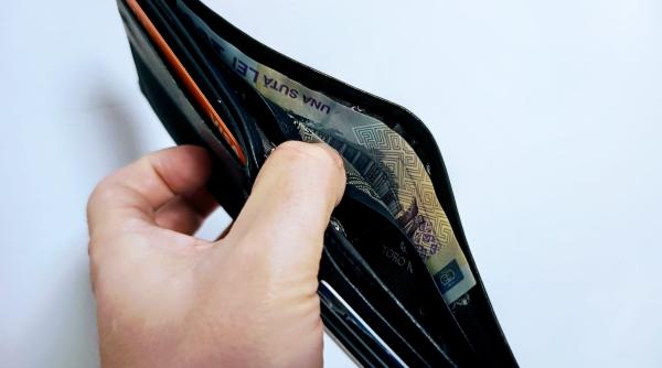 Mai ai doar 100 de lei până la salariu? Inteligenţa artificială îţi spune ce soluţii ai să ieşi din impas