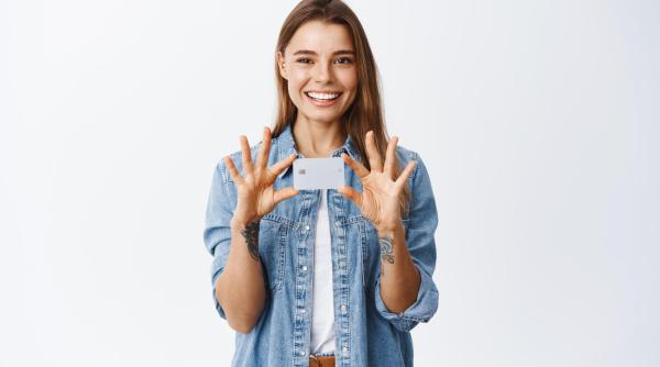 Românii care vor avea carte de identitate electronică vor beneficia de 11 servicii publice online