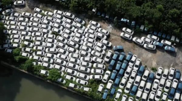 Cimitirele de mașini electrice din China care șochează întreaga lume