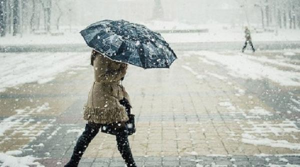 Vin ninsorile, lapoviță, ploile. AMN anunță o vreme urâtă în toată țara