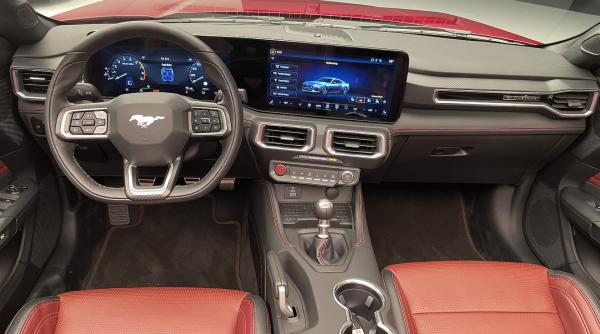 Înfruntare explozivă: BMW M2 împotriva legendarului Ford Mustang V8