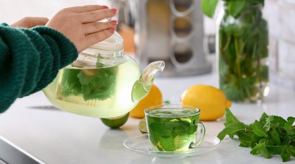 Ceaiul de mentă: beneficii și contraindicații 