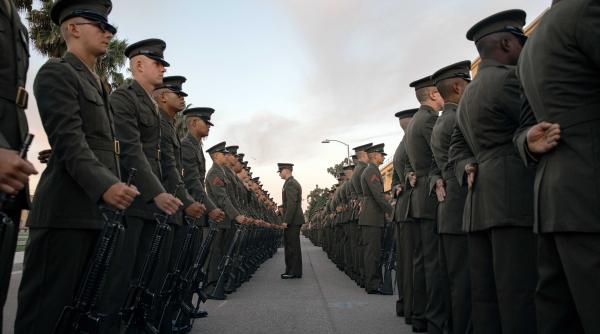 Armata SUA vrea să reducă din cheltuieli și dă afară 5% din generali