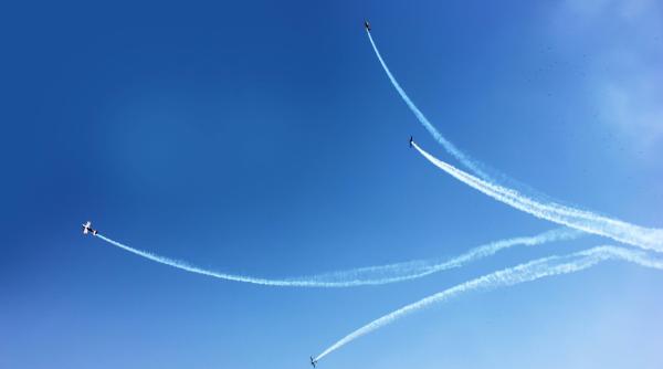 China uimeşte planeta cu două modele de avioane militare cum nu s-au mai văzut