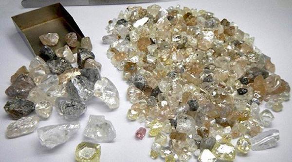 Record istoric în producția de diamante: 12 milioane de carate în 2024
