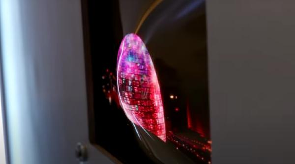 Samsung a prezentat primul ecran extensibil în cadrul CES - VIDEO