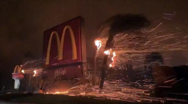 Incendiile din Los Angeles îngenunchează economia și firmele de asigurare. Pierderi de 50 miliarde dolari