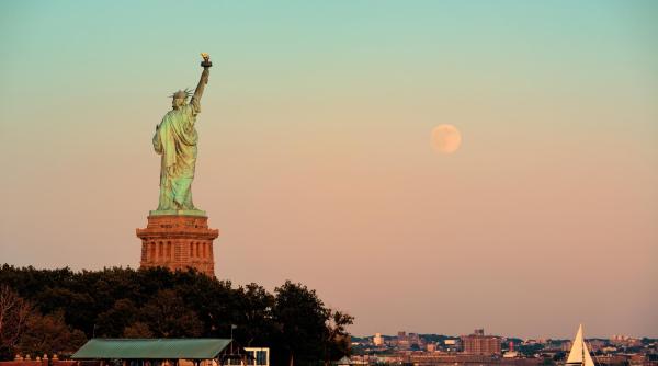 Data de la care românii pot merge în SUA fără viză