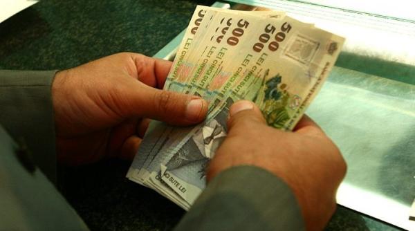 Românii au salarii mai mari! Află în ce domenii s-au înregistrat cele mai mari creșteri!