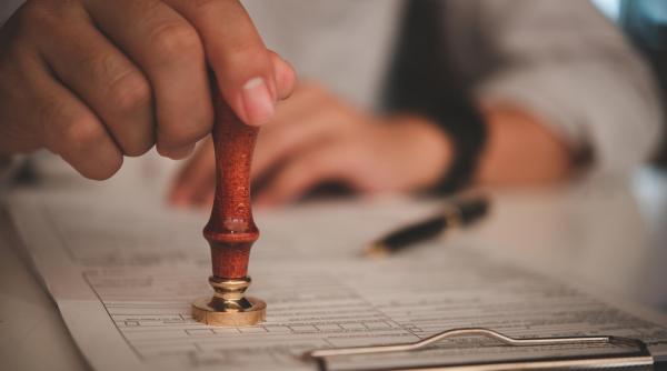 Schimbare istorică: Taxele notariale eliminate pentru unii români