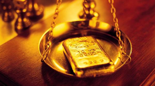 Aurul atinge un nivel record pe fondul încetinirii economiei americane