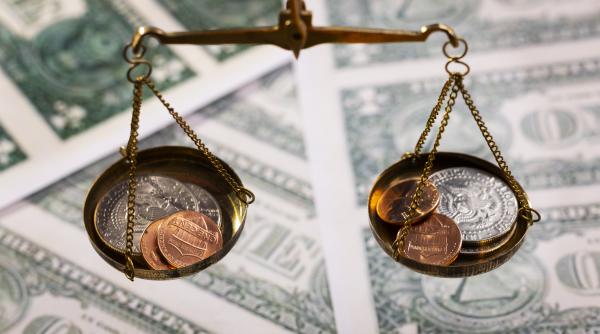 Război comercial. BCE avertizează, UE promite o ripostă fermă