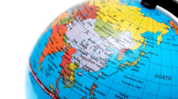 China se ceartă cu SUA, dar vrea să câștige prietenia UE