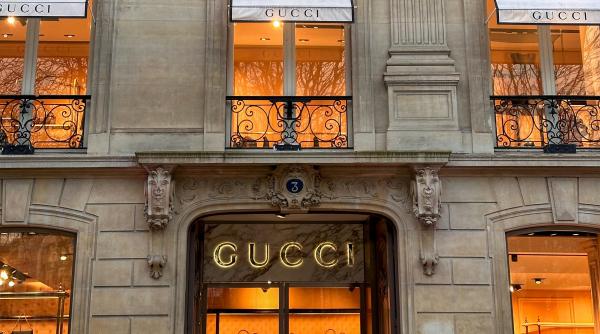 Cutremur la Gucci. Designerul-șef pleacă, iar vânzările sunt în picaj